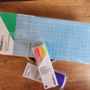 Cricut Joy Glitter Gel Pens and Smart Vinyl Set